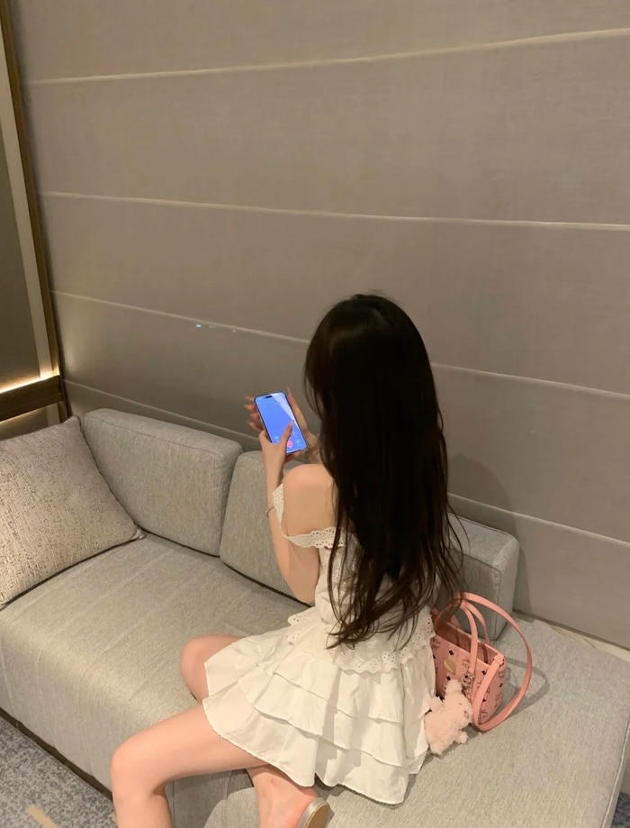 ảnh cô gái quay lưng 12