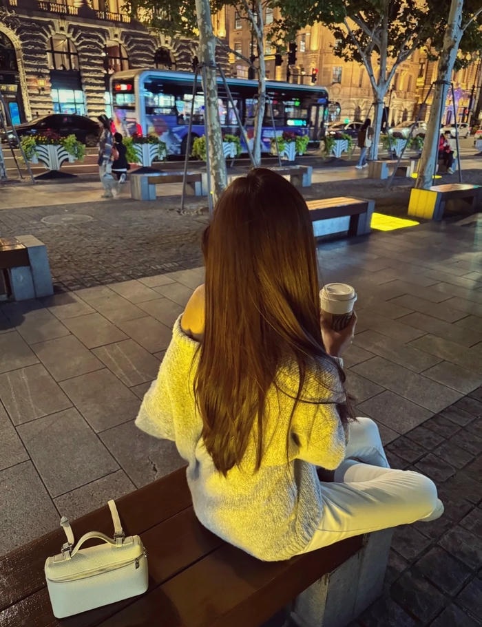 ảnh cô gái quay lưng 16