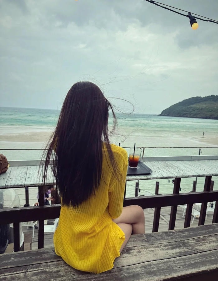 ảnh cô gái quay lưng 17