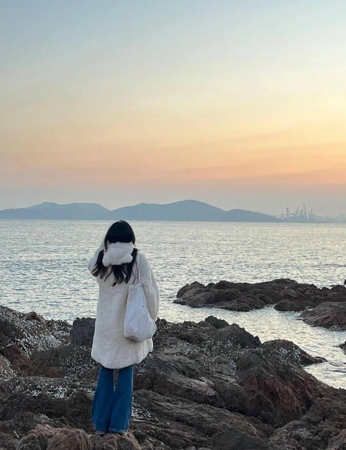 ảnh cô gái quay lưng 22