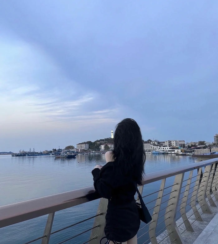 ảnh cô gái quay lưng 25