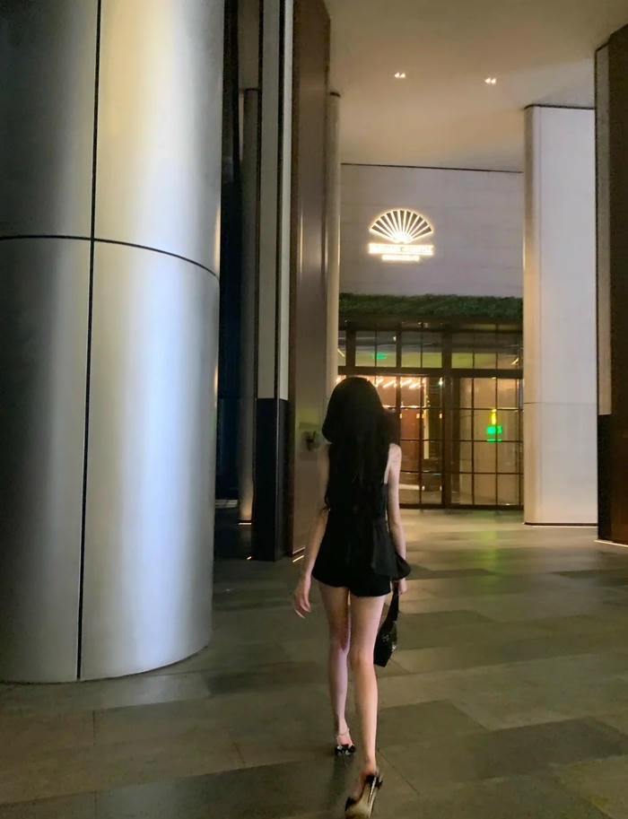 ảnh cô gái quay lưng 26