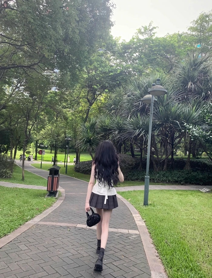 ảnh cô gái quay lưng 27