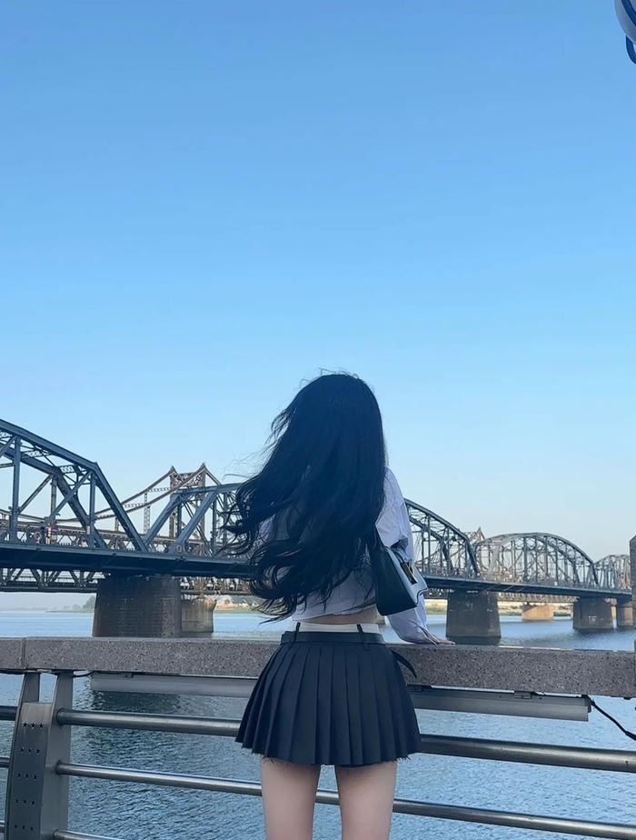 ảnh cô gái quay lưng 32