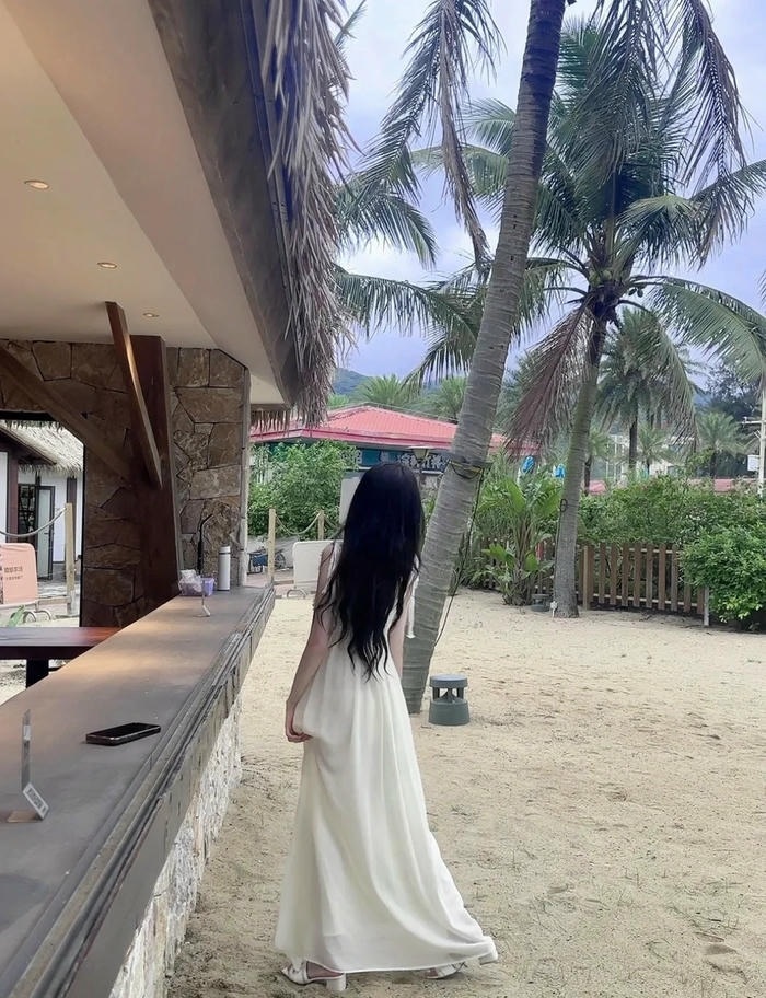 ảnh cô gái quay lưng 34