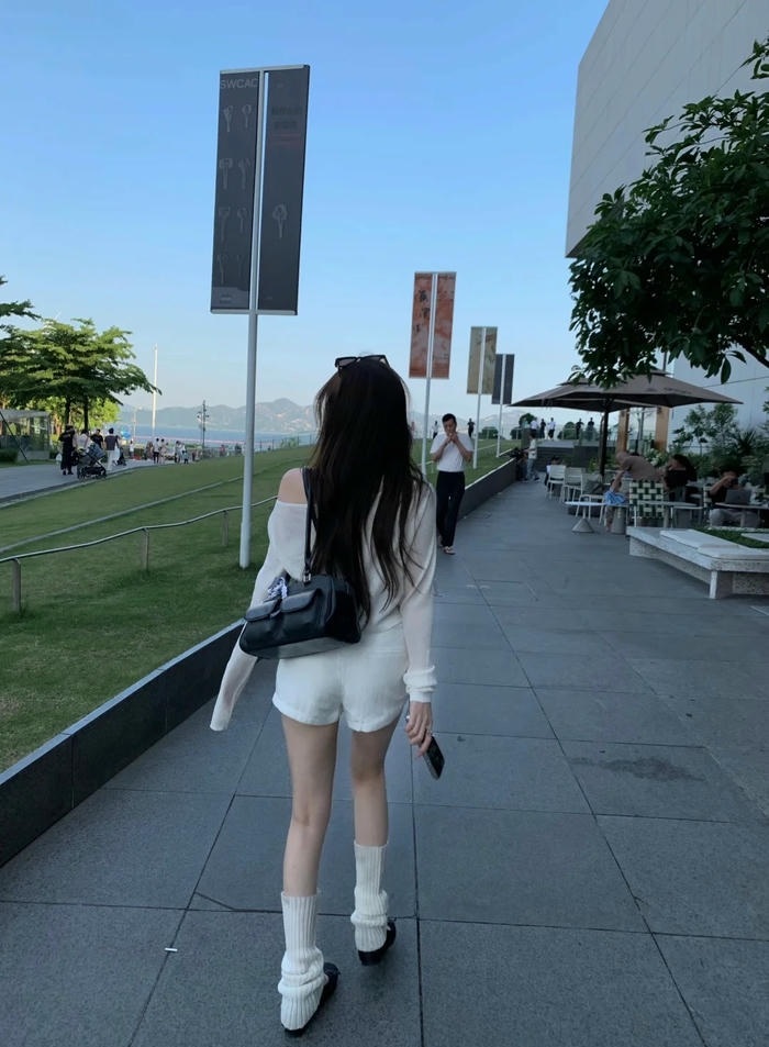 ảnh cô gái quay lưng 36