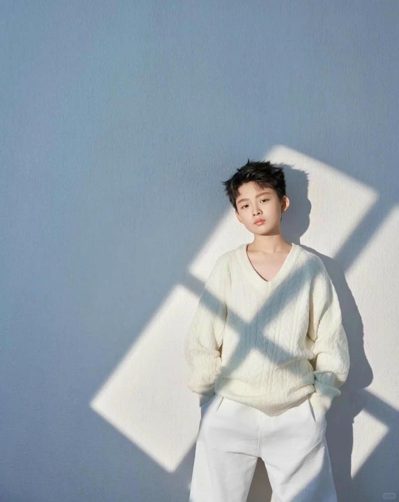 anh dep 10 tuoi mac ao trang