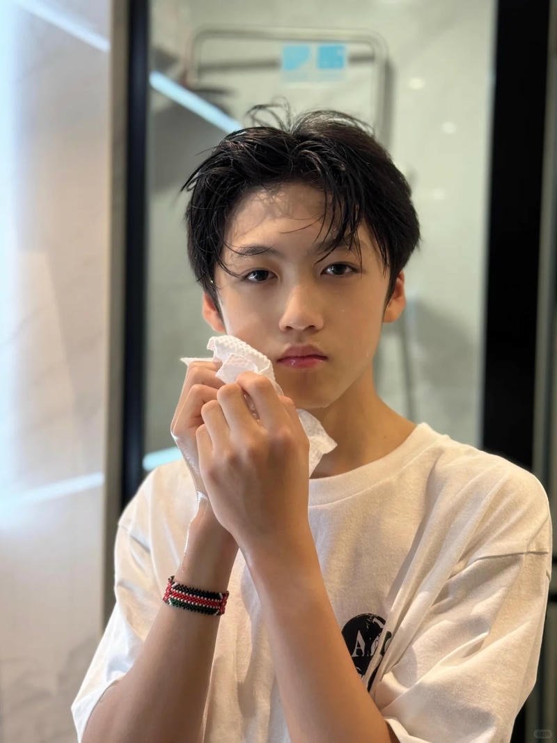 anh dep 13 tuoi mac ao trang