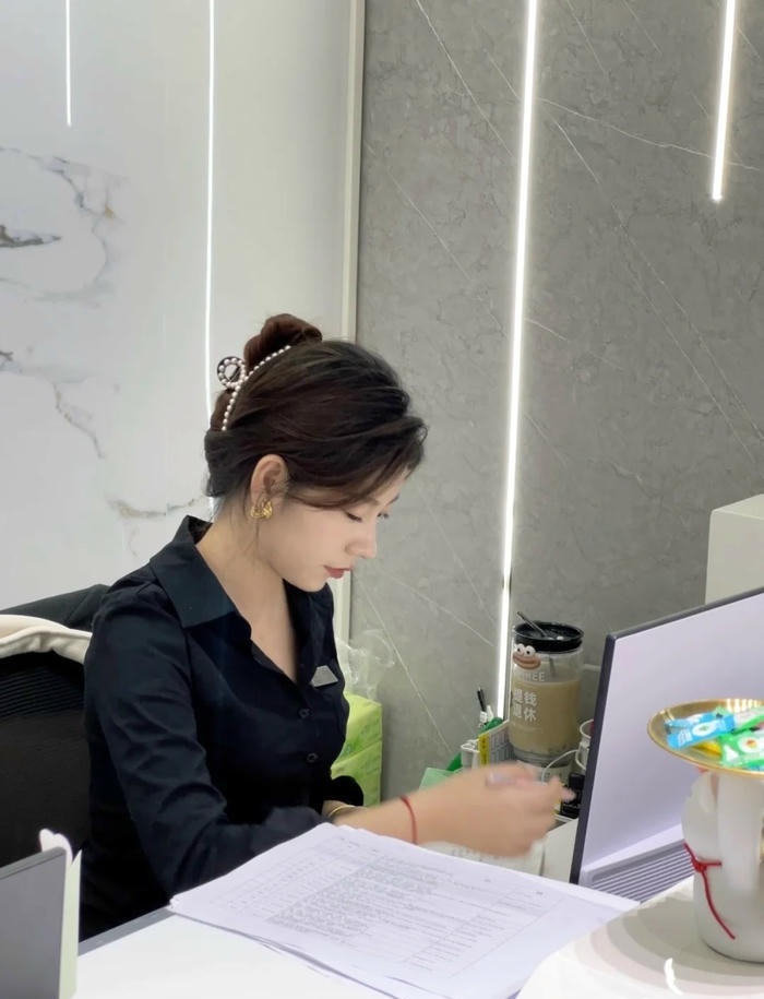 ảnh gái văn phòng 24