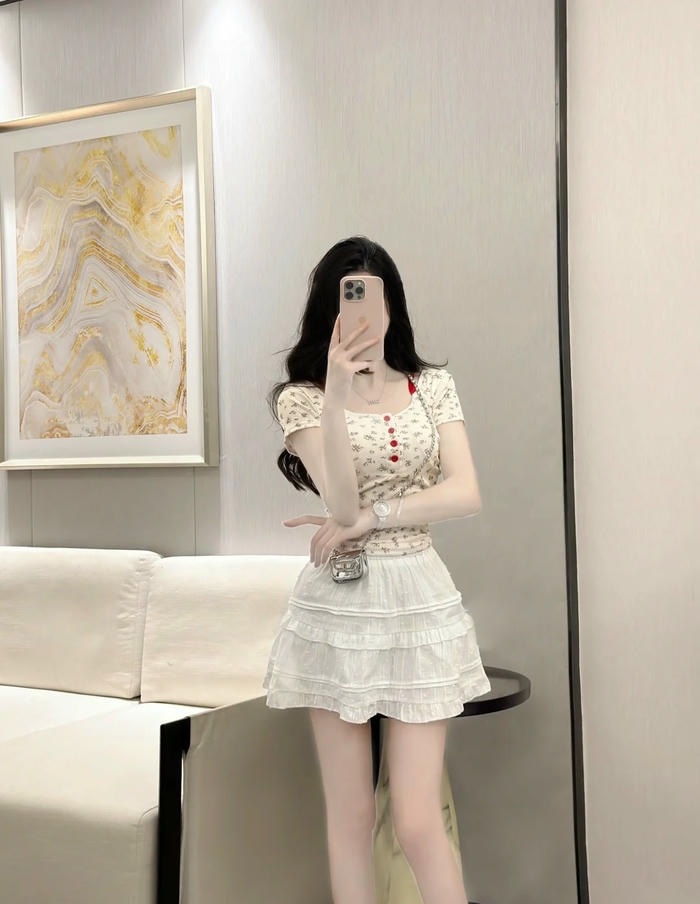 ảnh gái xinh che mặt bằng điện thoại 1