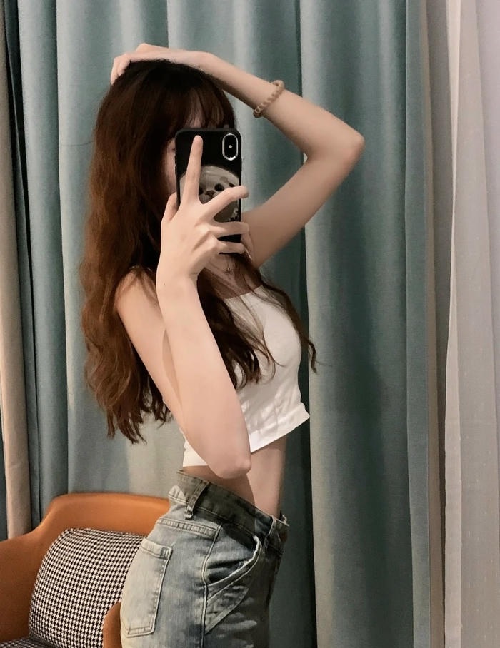 ảnh gái xinh che mặt bằng điện thoại 13