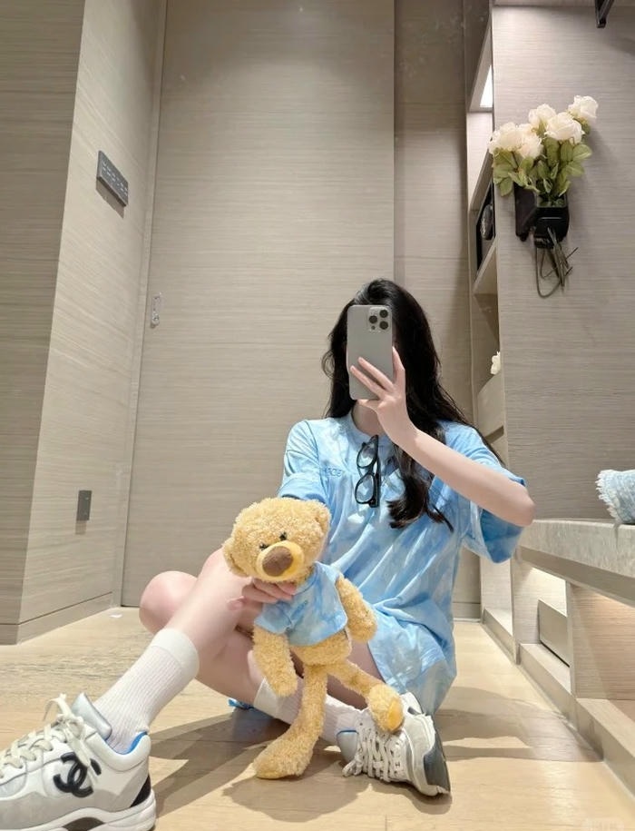 ảnh gái xinh che mặt bằng điện thoại 2