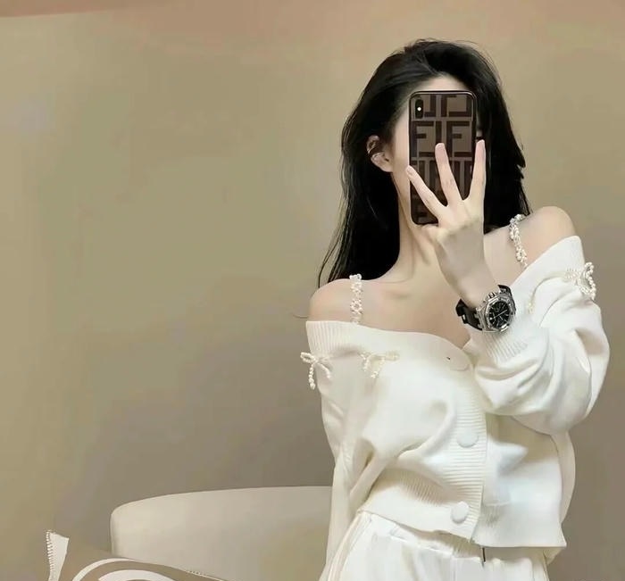 ảnh gái xinh che mặt bằng điện thoại 22