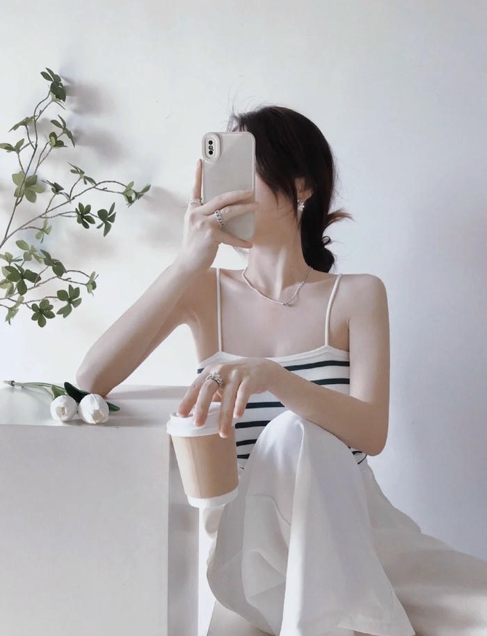 ảnh gái xinh che mặt bằng điện thoại 33