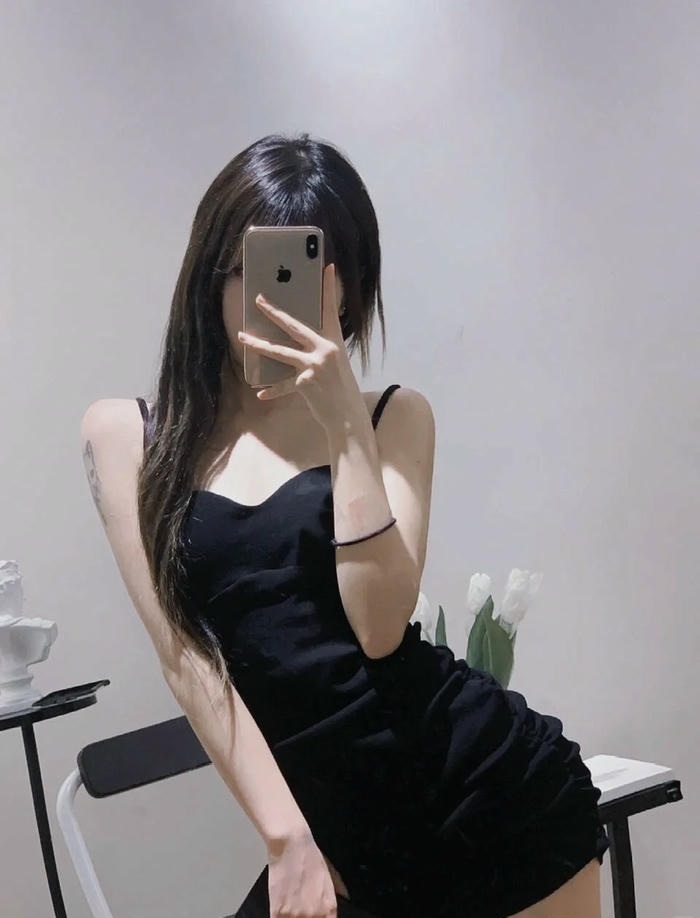 ảnh gái xinh che mặt bằng điện thoại 34
