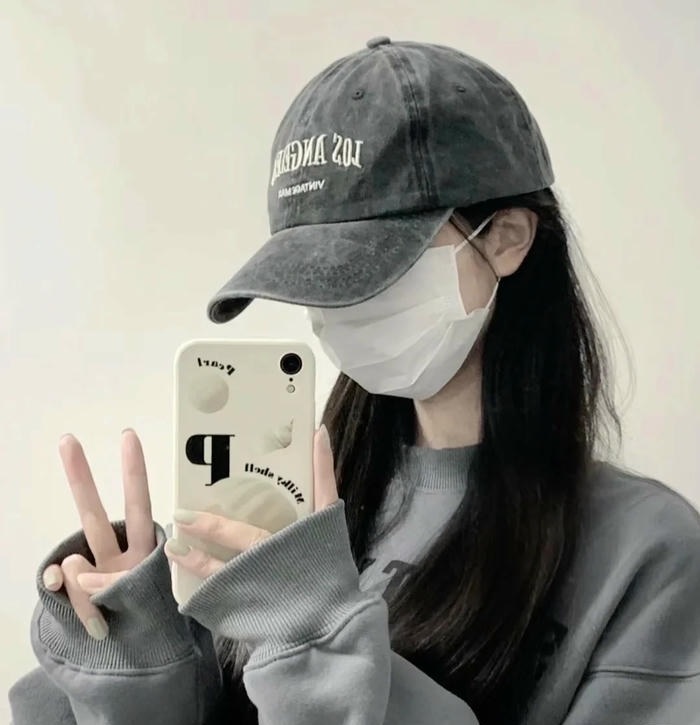 ảnh gái xinh che mặt bằng điện thoại 5