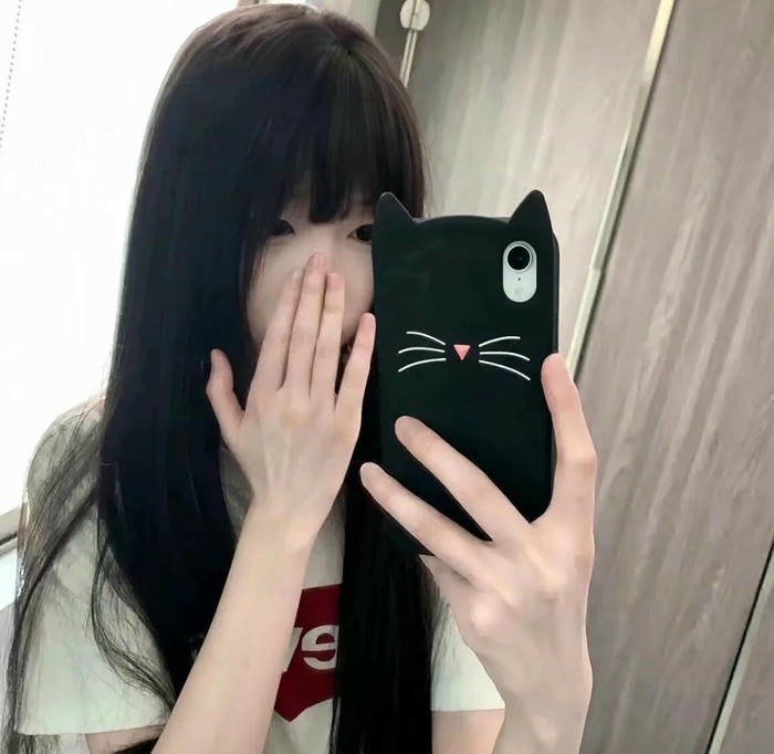 ảnh gái xinh che mặt bằng điện thoại 7