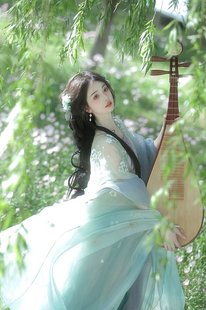 ảnh gái xinh cổ trang 1