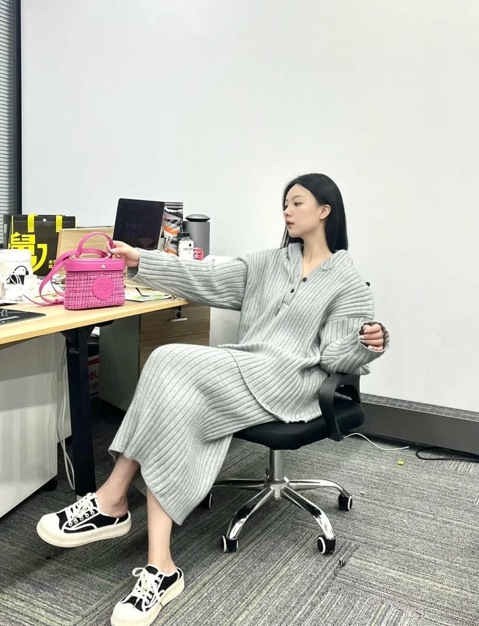 ảnh gái xinh công sở 18
