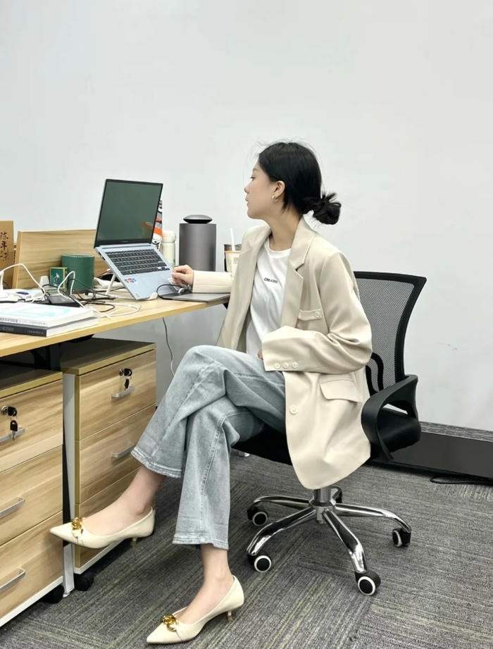 ảnh gái xinh công sở 29