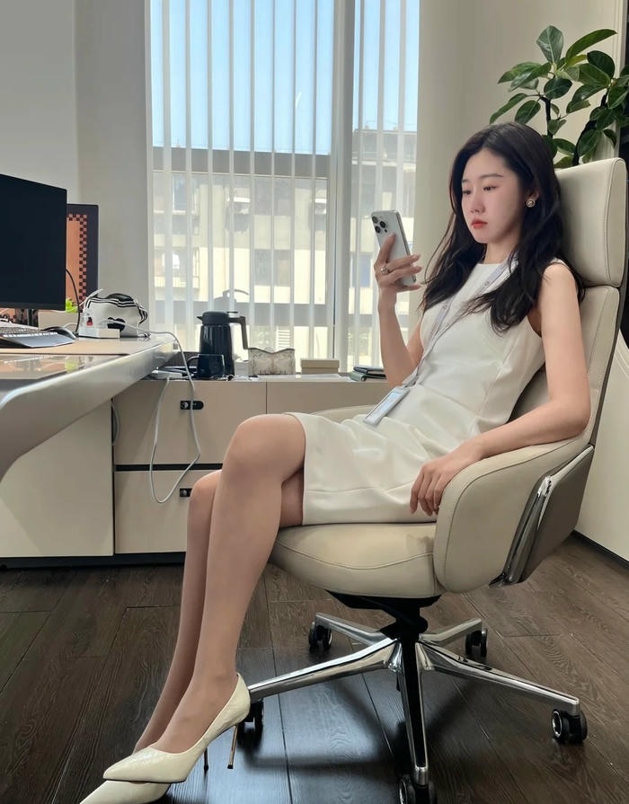 ảnh gái xinh công sở 34