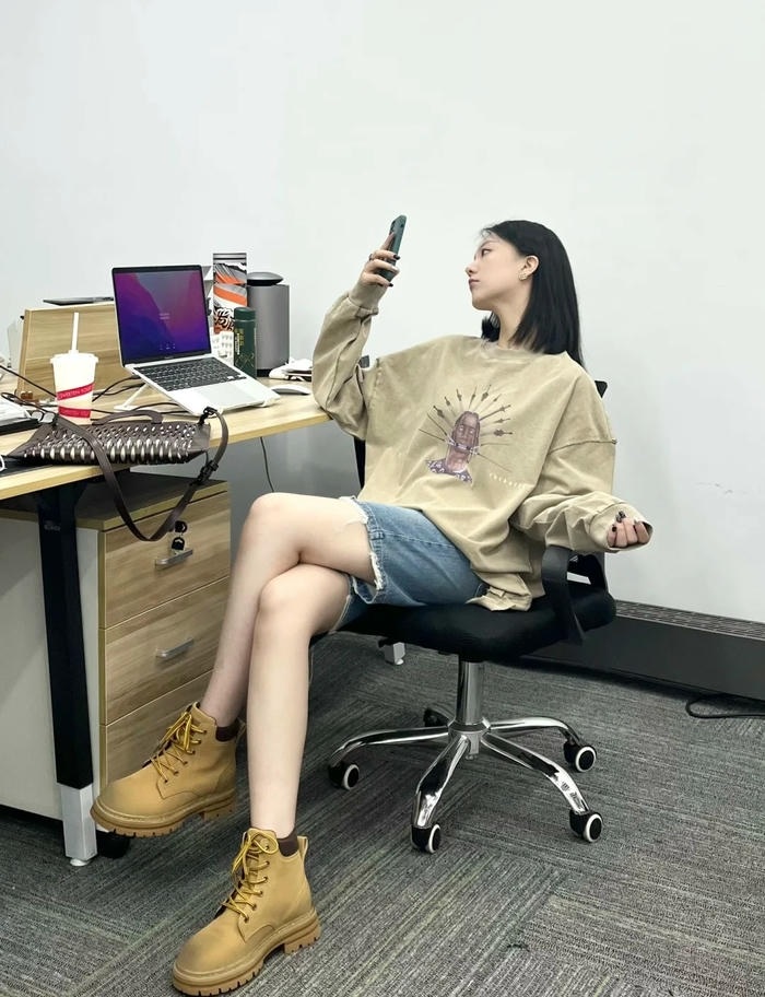 ảnh gái xinh công sở 36