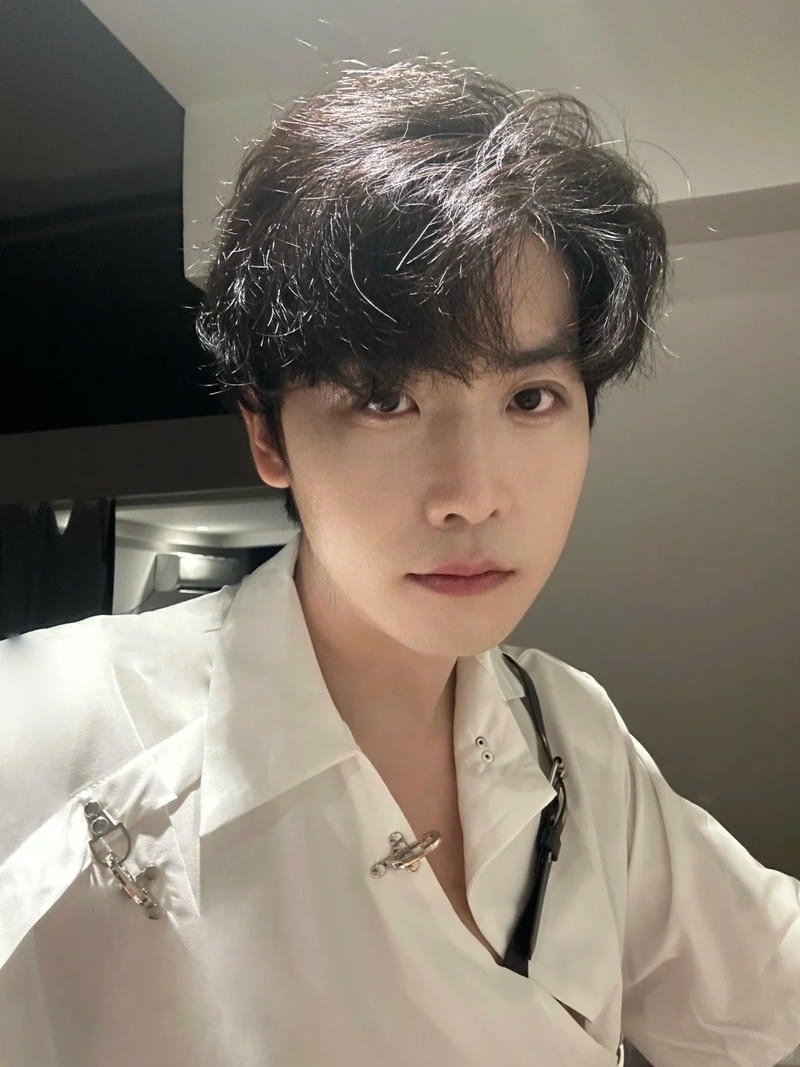 ảnh trai 2k4 áo sơ mi