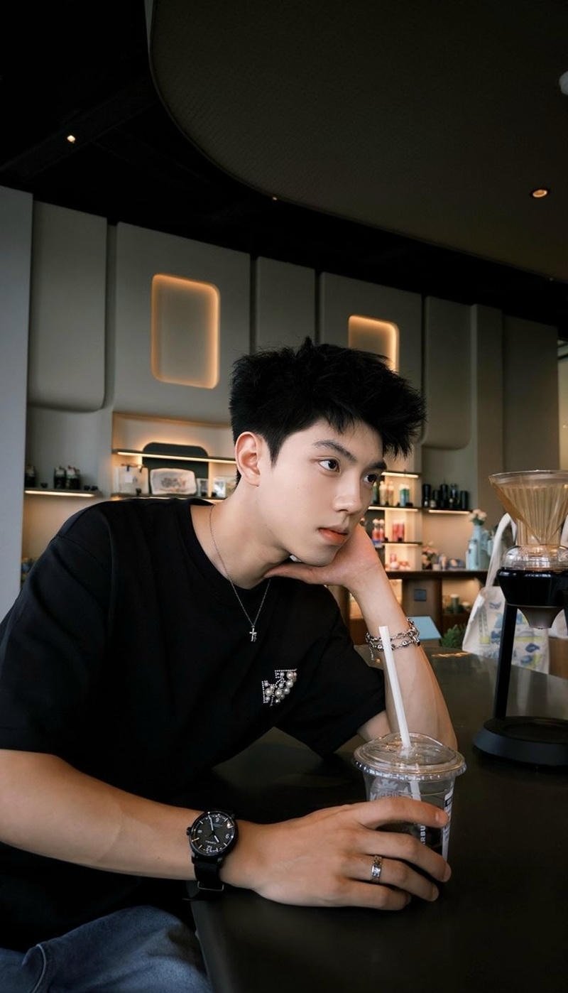 ảnh trai 2k4 đời thường