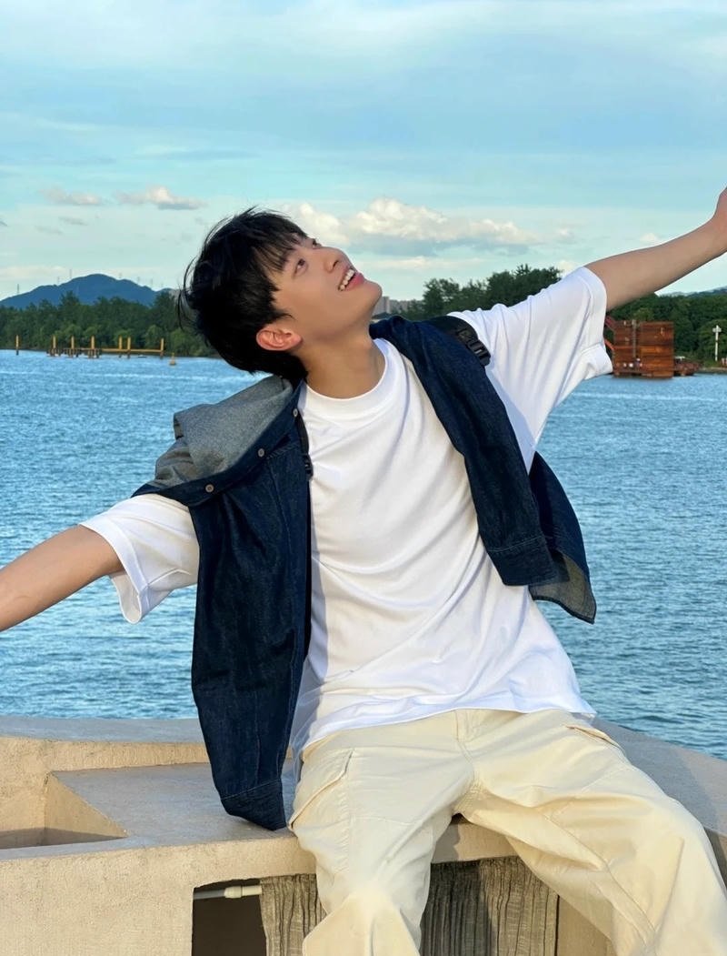 ảnh trai 2k4 giản dị