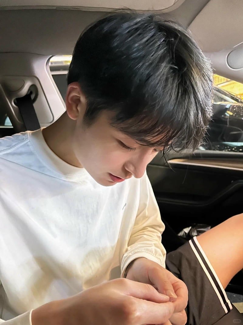 ảnh trai 2k4 mỉm cười