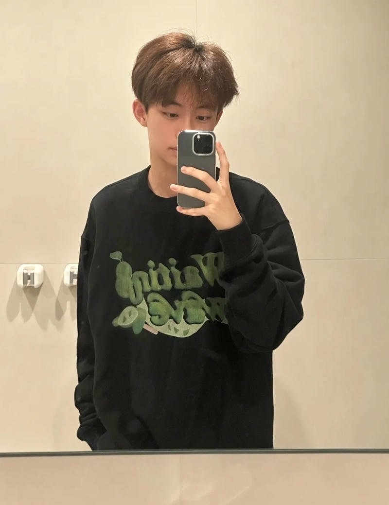 ảnh trai 2k6 cuốn hút