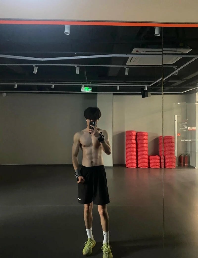 ảnh trai 2k6 đời thường