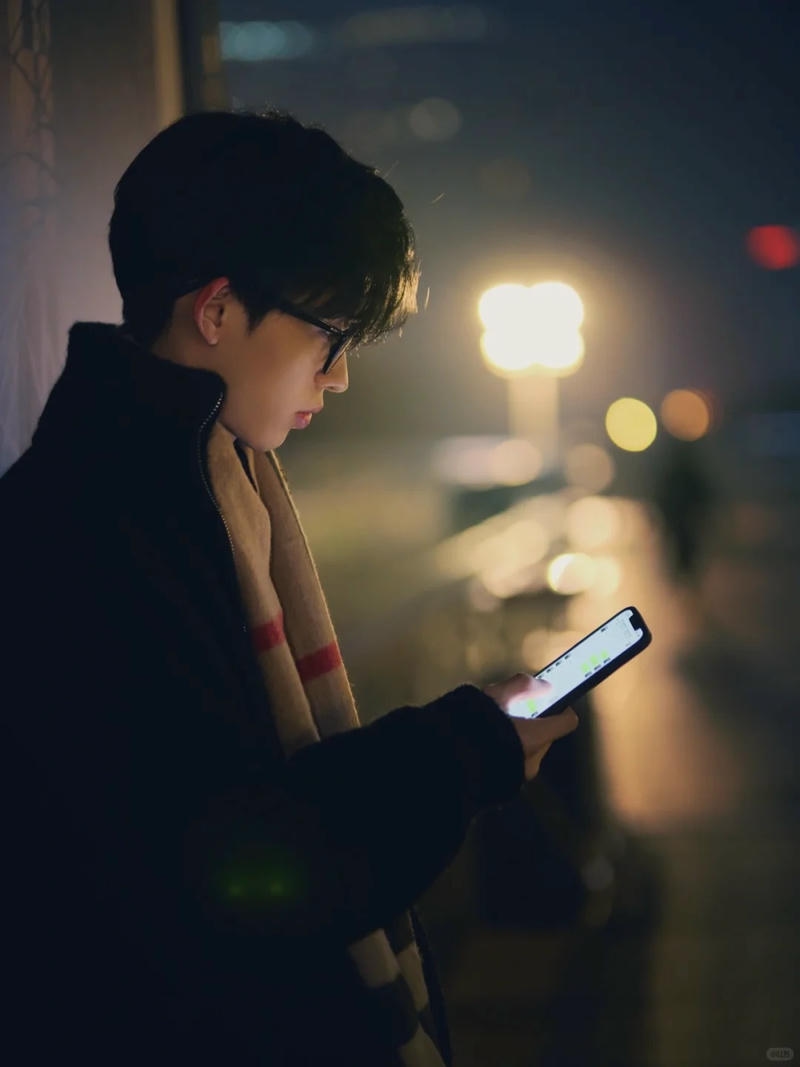 ảnh trai buồn một mình