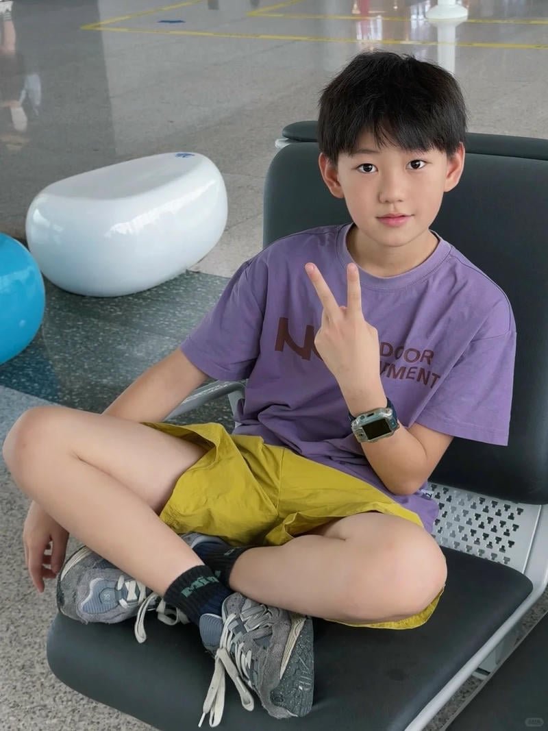 anh trai dep 10 tuoi cuoi de men