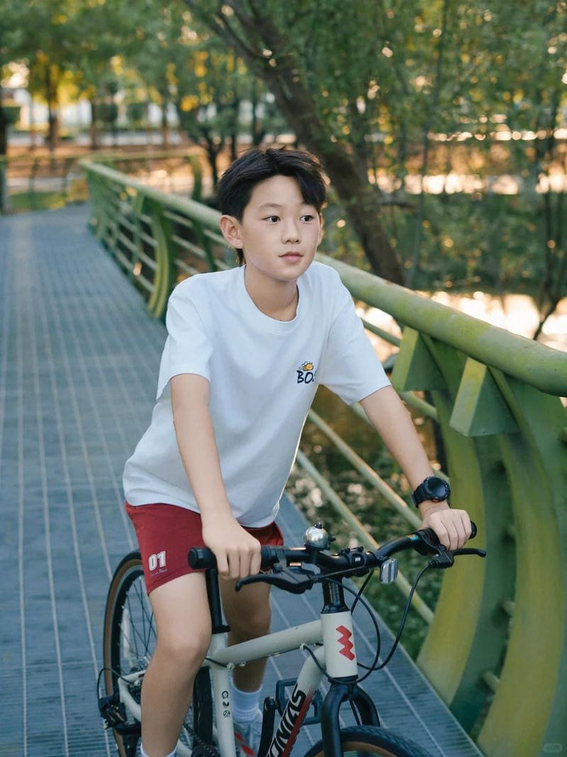 ảnh trai đẹp 10 tuổi đi học