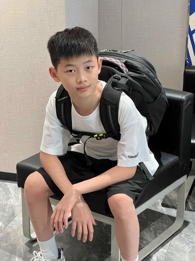 ảnh trai đẹp 13 tuổi đi học