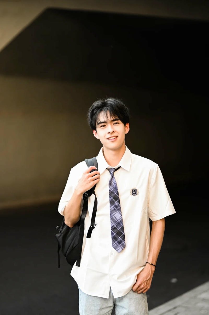 ảnh trai đẹp học sinh mặc đồng phục