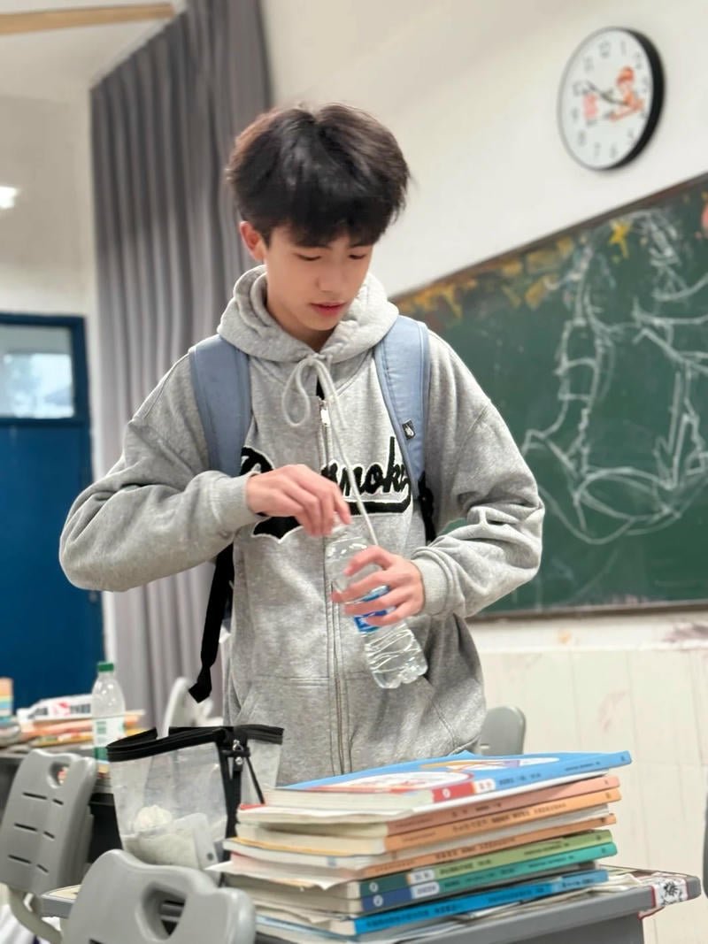 anh trai dep hoc sinh tự nhiên