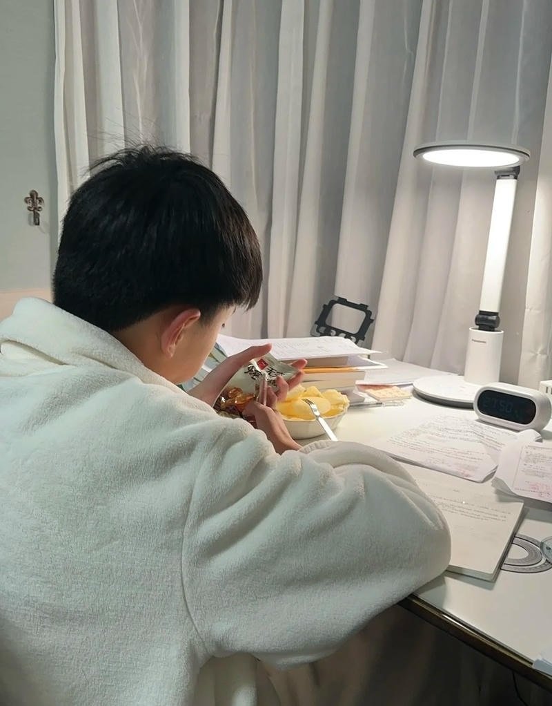 ảnh trai đẹp lớp 7 học tập