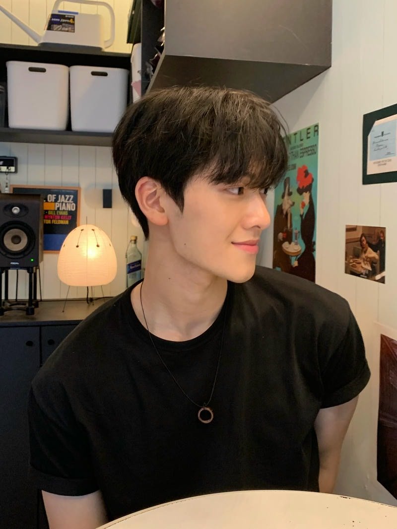 ảnh trai hàn quốc nụ cười tỏa nắng