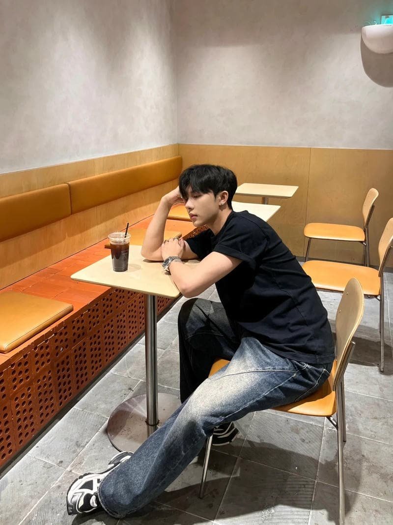 ảnh trai hàn quốc tạo dáng ngầu