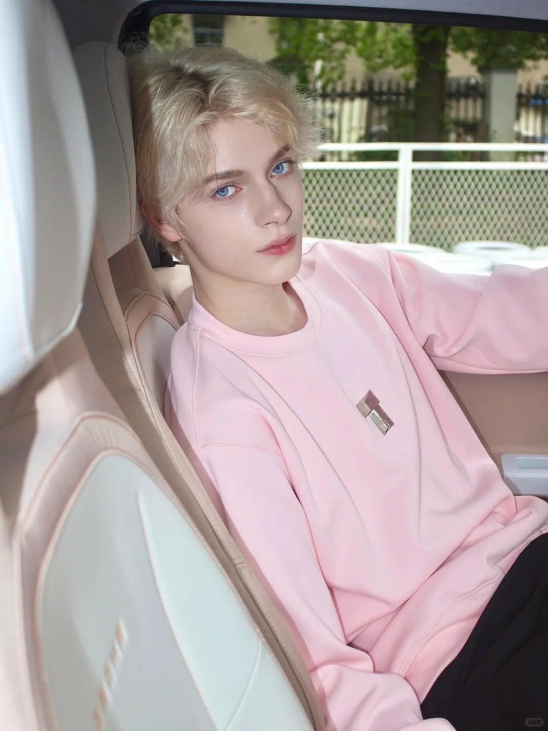 ảnh trai nga ánh mắt sâu