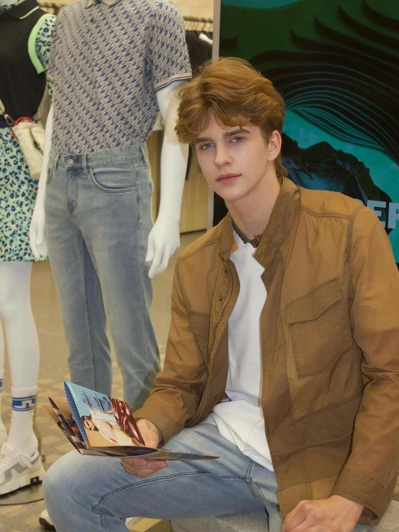 ảnh trai nga mặc áo khoác