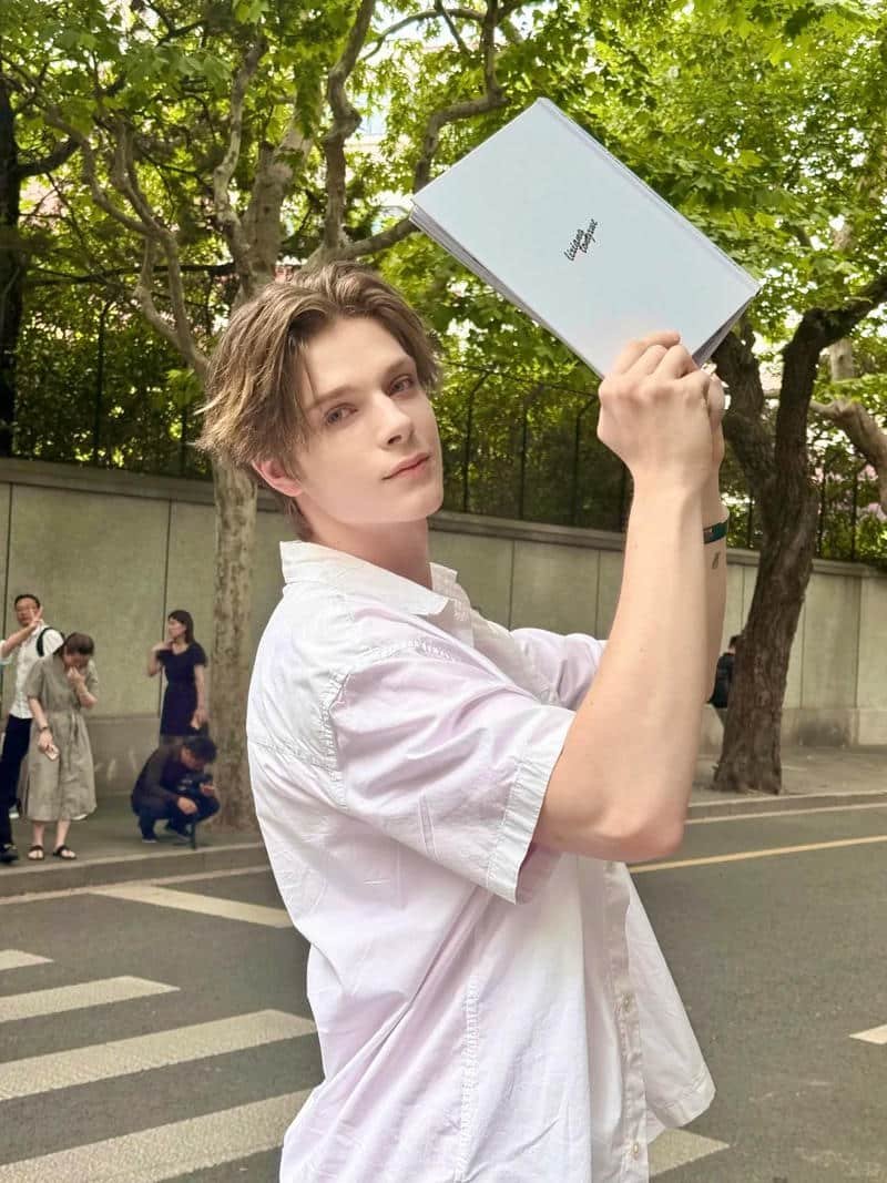 ảnh trai nga phong trần