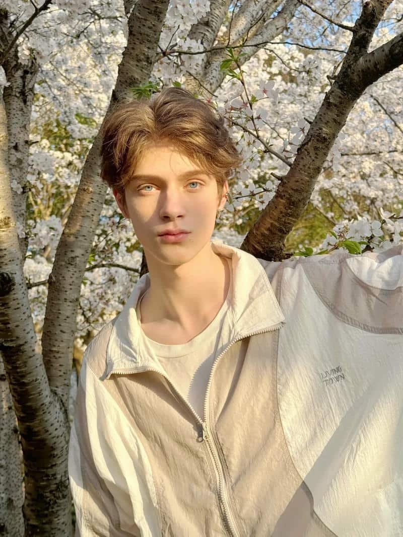 ảnh trai nga tóc vàng