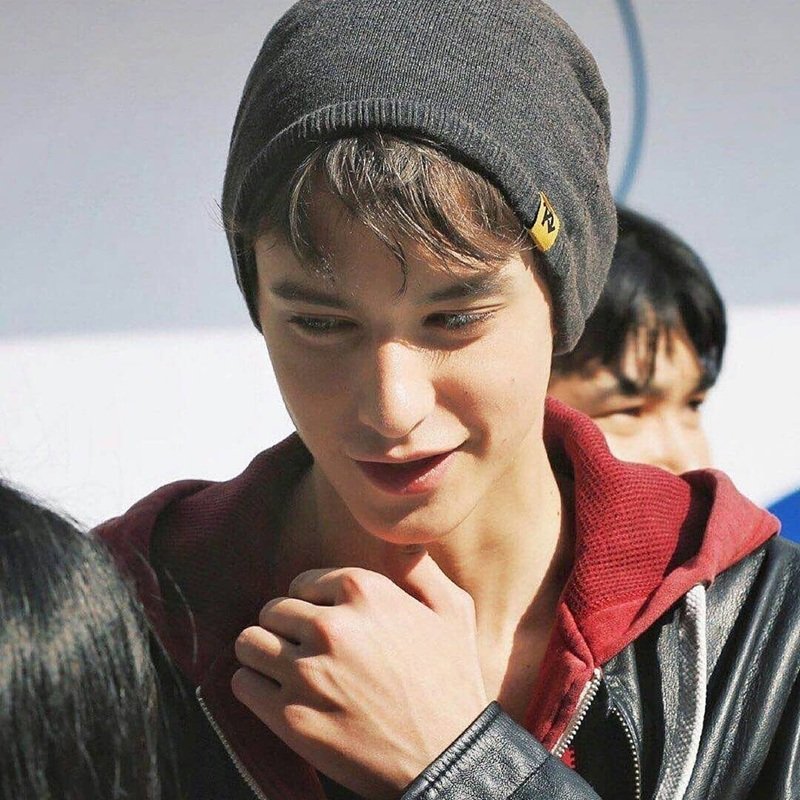 ảnh trai tây nổi bật