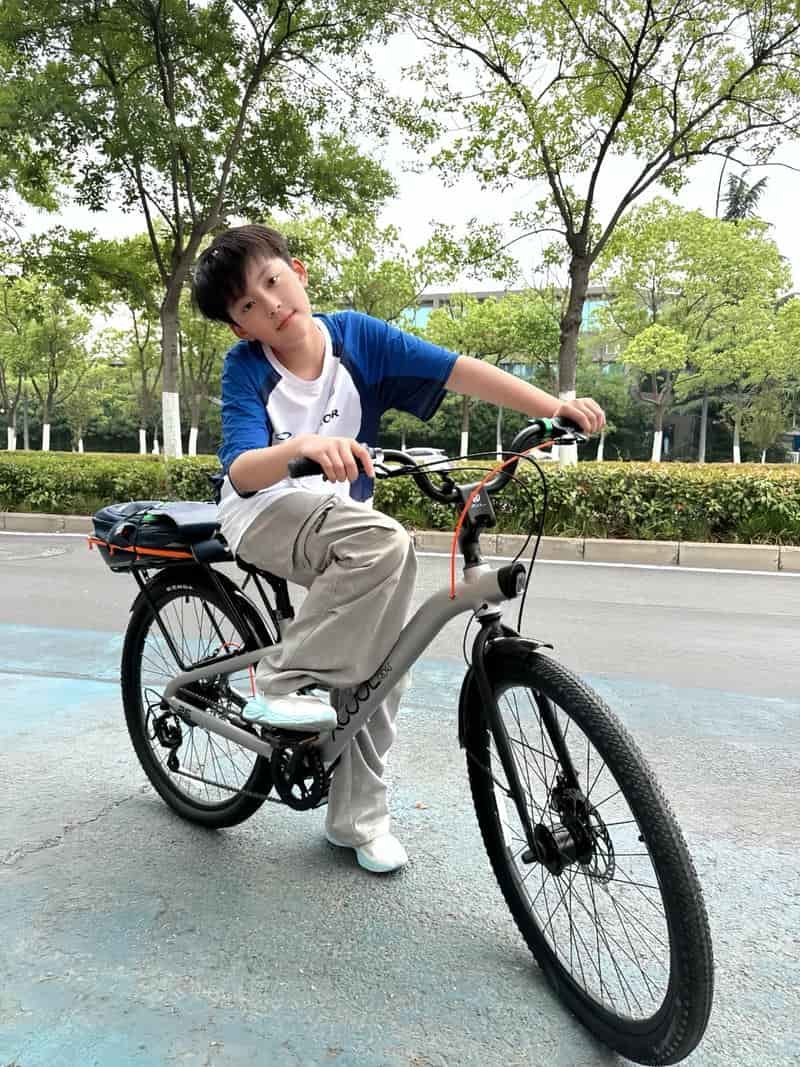 hinh trai dep 13 tuoi vui ve