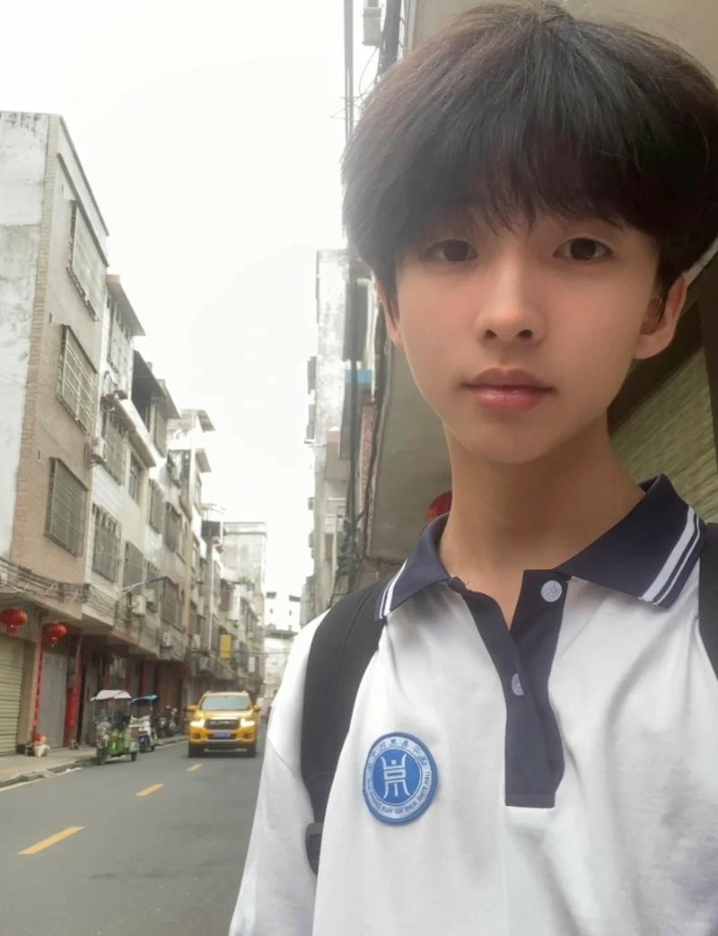 trai đẹp 13 tuổi học sinh