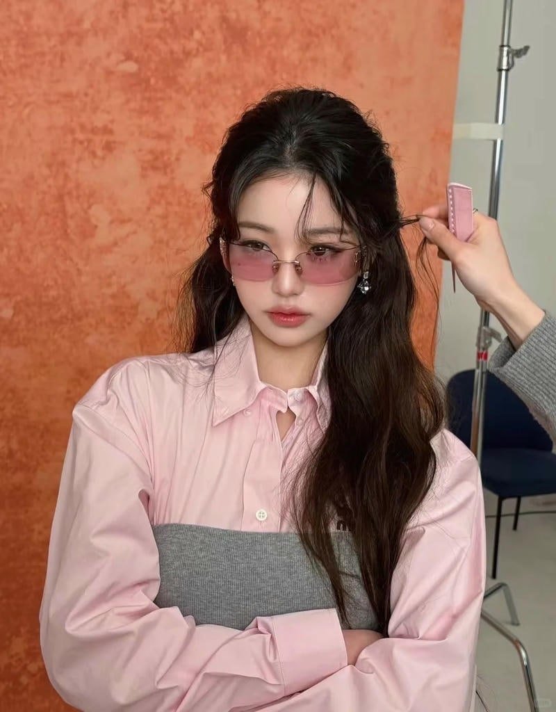 Album ảnh gái xinh đeo kính độc quyền