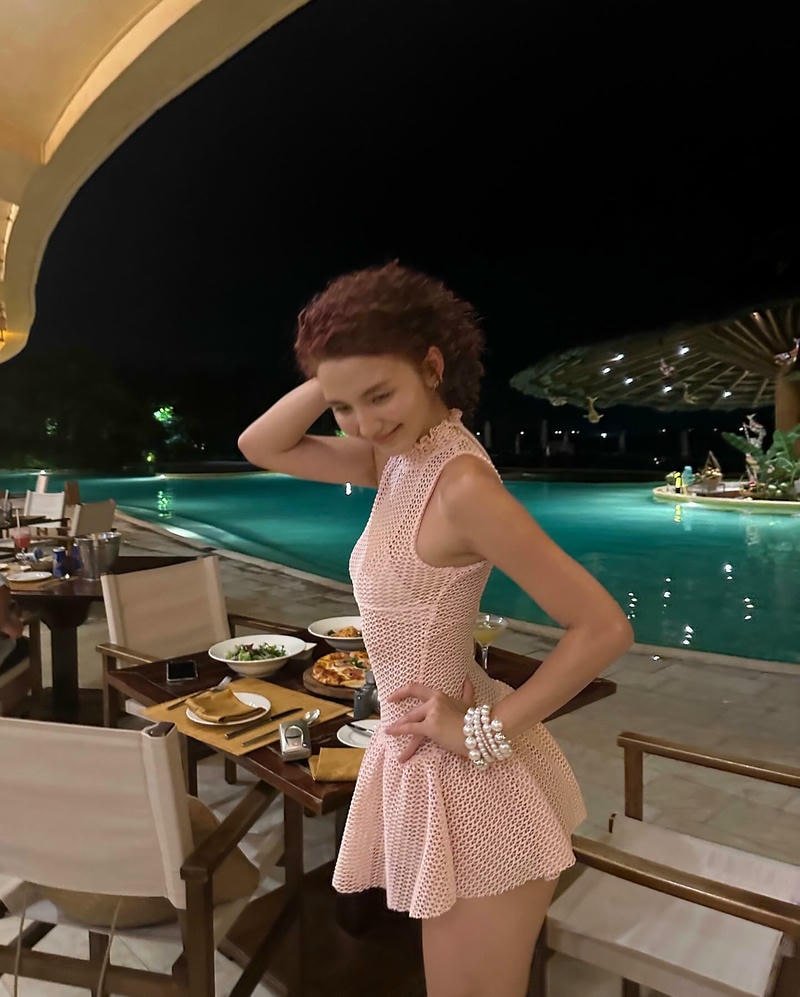 Bộ ảnh gái xinh mặc váy lưới thu hút